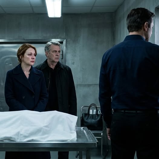 For 30 years, she kept the door slightly open and the porch light on every night, believing that one day her children would come home—even if it was only for a simple meal. But when they finally did, it wasn’t a reunion—it was a funeral, and a letter that forced three grown siblings to face the cruelest silence they had ever created.